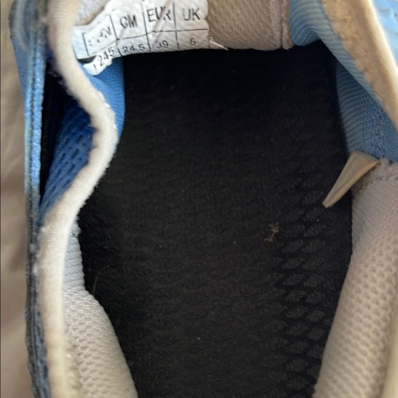 Yonex Blue Athletic Shoes - Picture 6 of 9